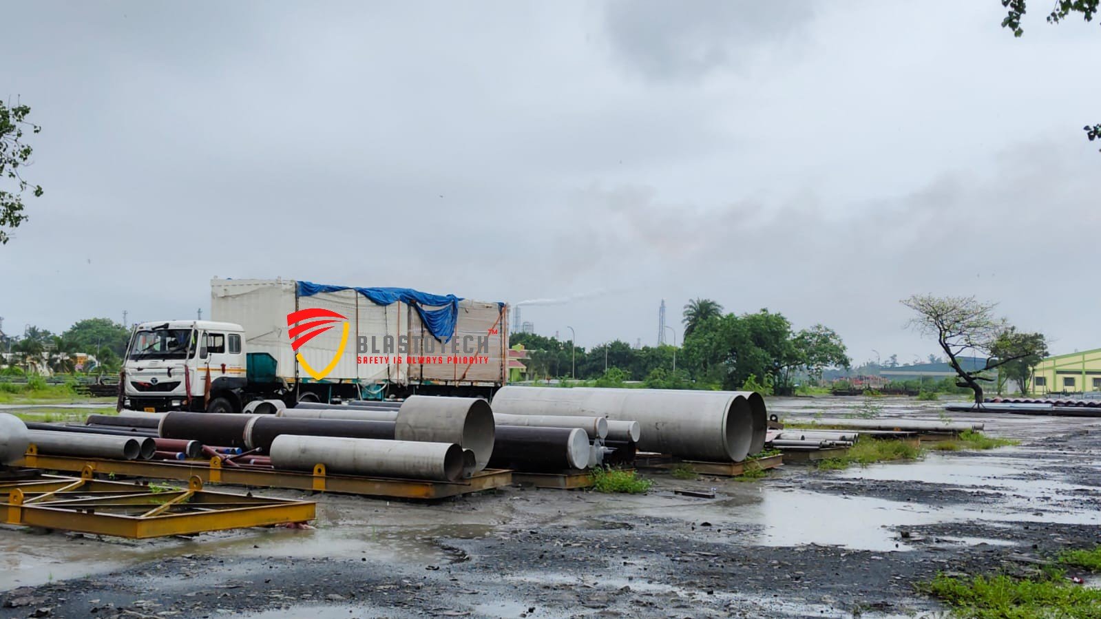 Blast resistant modular building with fire and gas detection